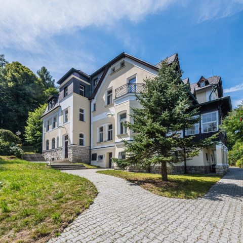 First-class family residence near spa towns